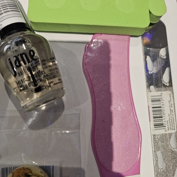 Assorted Nail Polish Lot 10 Pcs Incl Files, Press Ons, Toe Seperator,Remover Pad - Picture 3 of 8